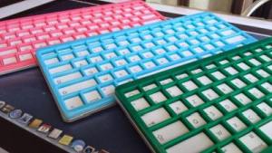 photo d'un clavier équipé d'un guide doigt